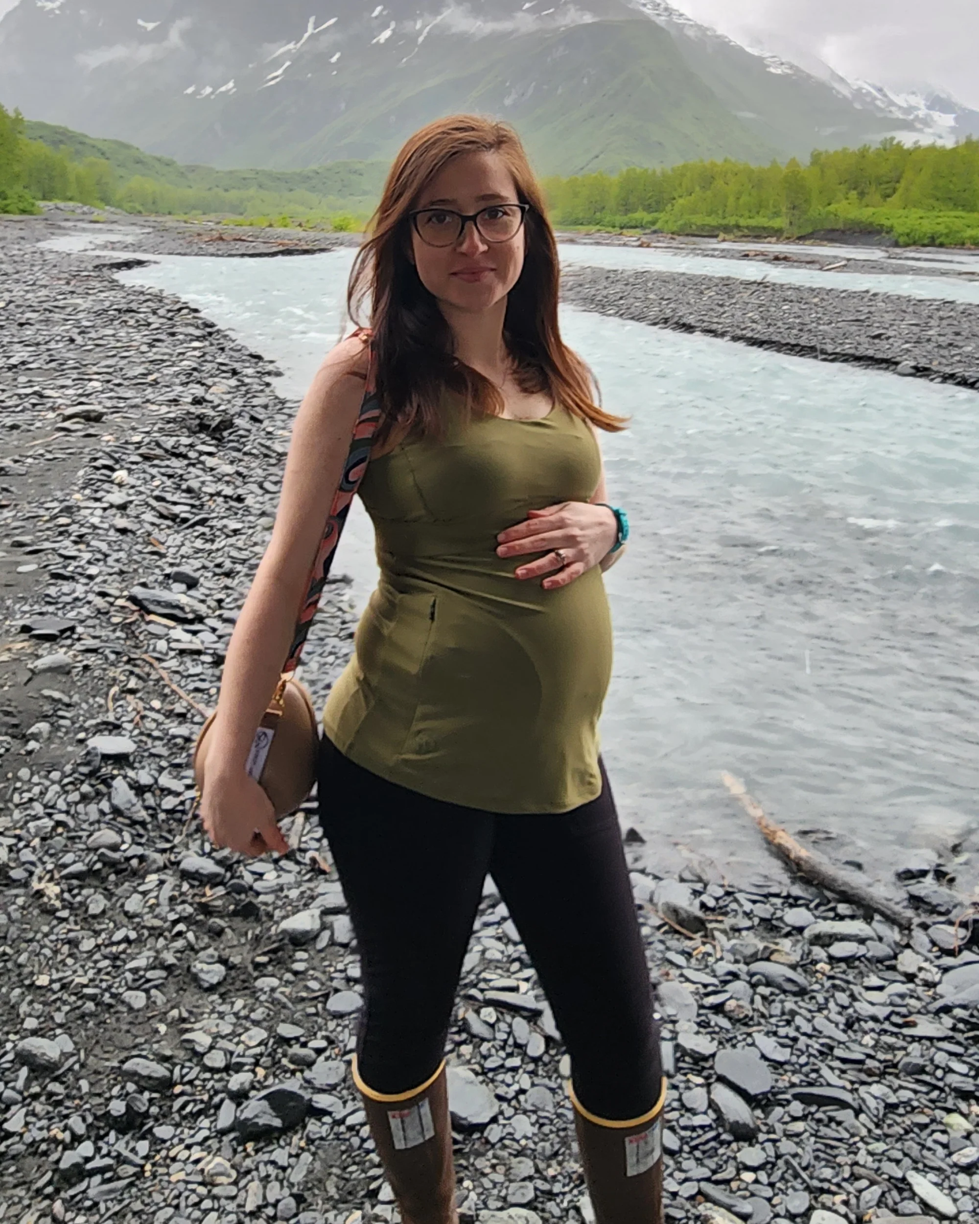 Journey Hands Free Pumping Tank (Olive) - Image 9