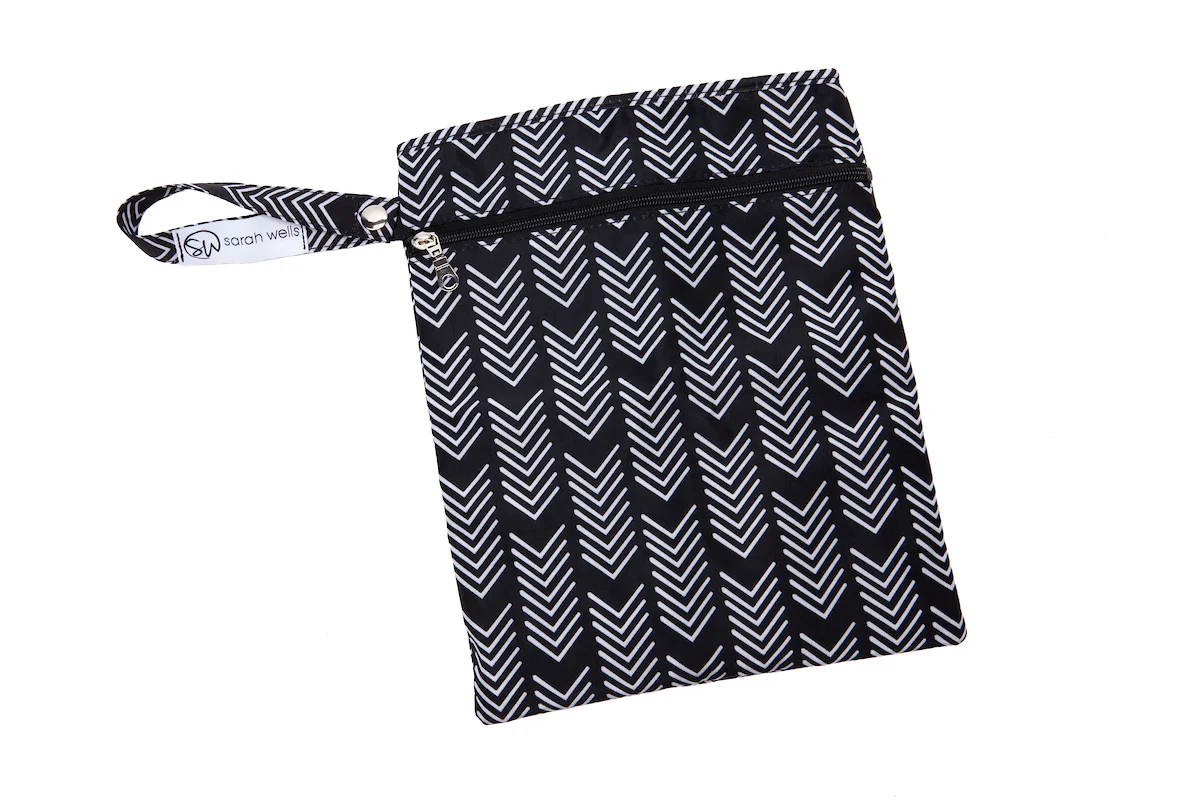 Pumparoo Wet/Dry Bag with Staging Mat® (Black & White) - Image 4